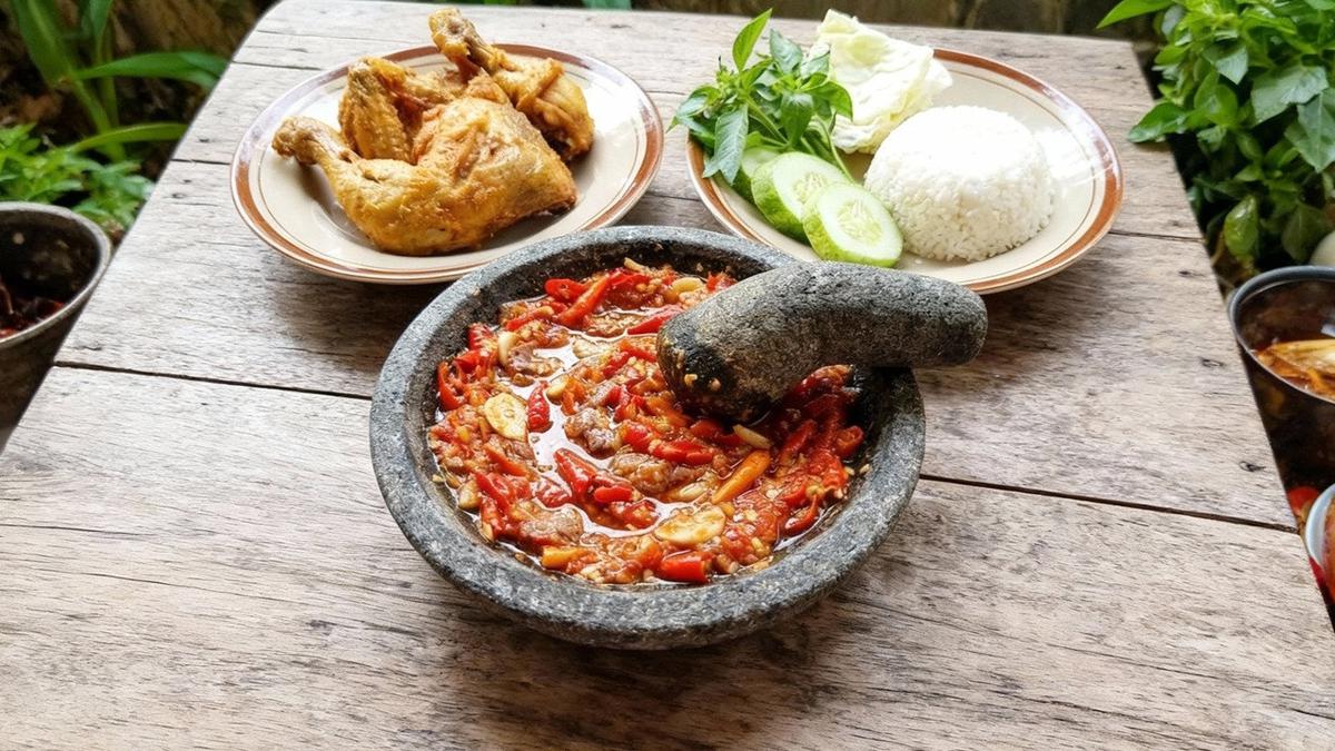 10 Resep Sambal untuk Ayam Goreng, Pedasnya Juara
