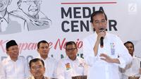 Bakal Calon Presiden petahana, Joko Widodo (berdiri) mengumumkan penetapan Ketua Dewan Pengarah Tim Kampanye dan Ketua Tim Kampanye Nasional Jokowi/Ma'ruf Amin  di Jakarta, Jumat (7/9). (Liputan6.com/Helmi Fithriansyah)