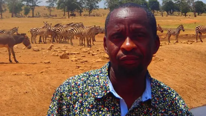 [BINTANG] Mulia, Pria Ini Tiap Hari Pergi Jauh untuk Beri Minum Hewan Liar