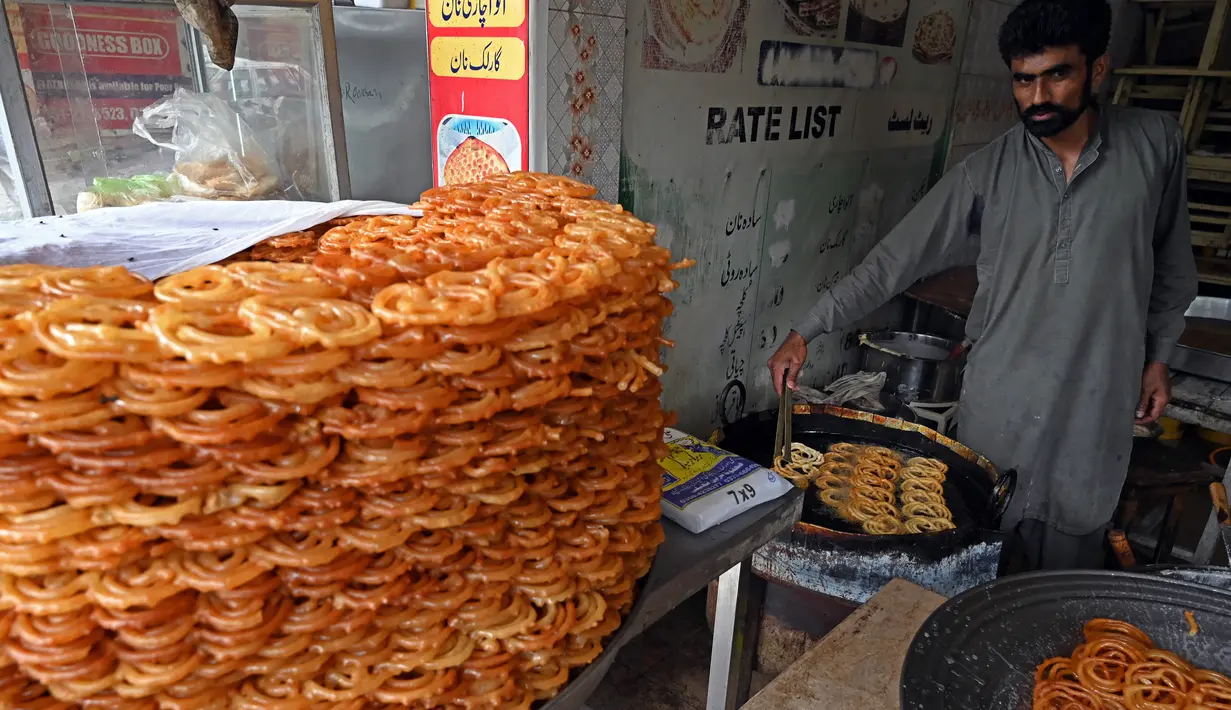 Kue manis satu ini biasanya jadi kudapan atau menu buka puasa yang digemari banyak orang. (Aamir QURESHI/AFP)