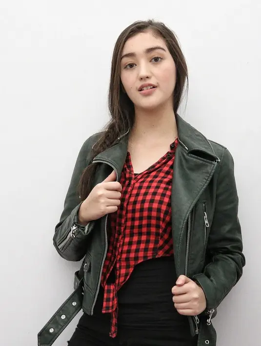 Tak heran juga jika rasa jenuh dan bosan kerap menghampiri saat dirinya berada di lokasi syuting Anak Langit belakangan ini. Untuk itu Ranty punya cara tersendiri untuk mengatasinya. (Adrian Putra/Bintang.com)