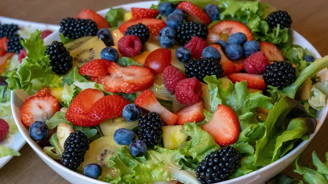 Salad Sayur dan Buah Potong