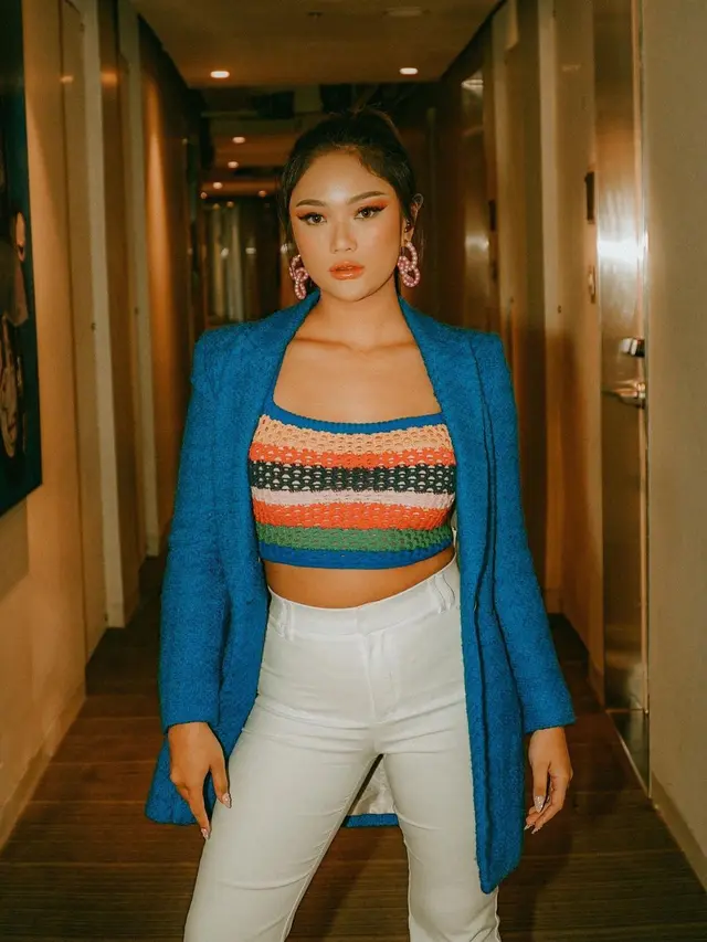 Tampil nyentrik ala Marion Jola