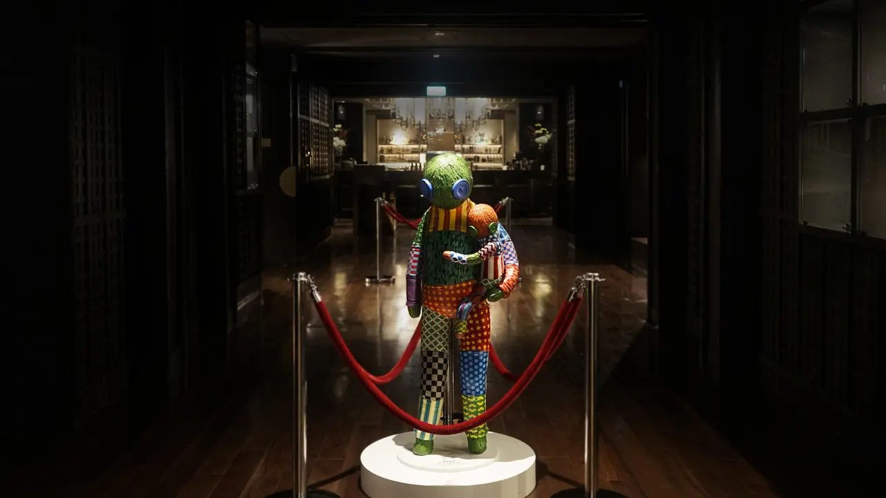 Kolaborasi Unik The St. Regis Jakarta dan Museum MACAN, Sajikan Karya Seni di Art Bar Takeover