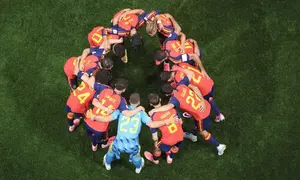Para pemain Timnas Spanyol berkumpul sebelum pertandingan Grup H Piala Dunia 2026 antara Spanyol dan Cabo Verde di Stadion Atlanta pada 16 Juni 2026 di Atlanta, Georgia. (Justin Setterfield/Getty Images via AFP)