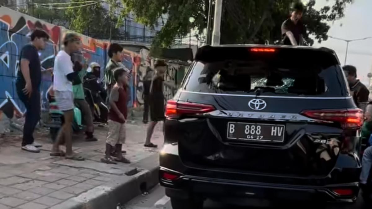 Viral Fortuner Diamuk Massa di Tanah Abang, Ini Dugaan Penye