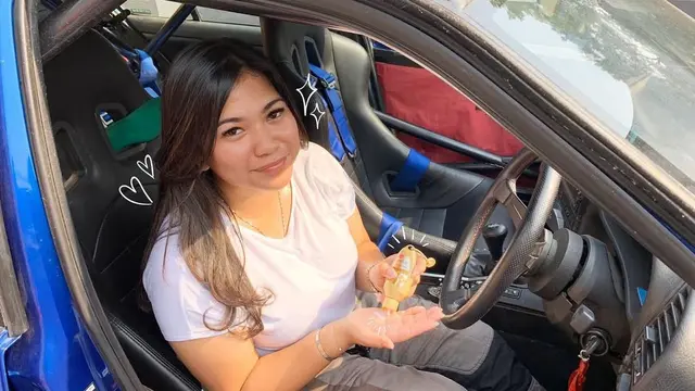 Galeri Foto Liana Saputri dengan Baju Putih