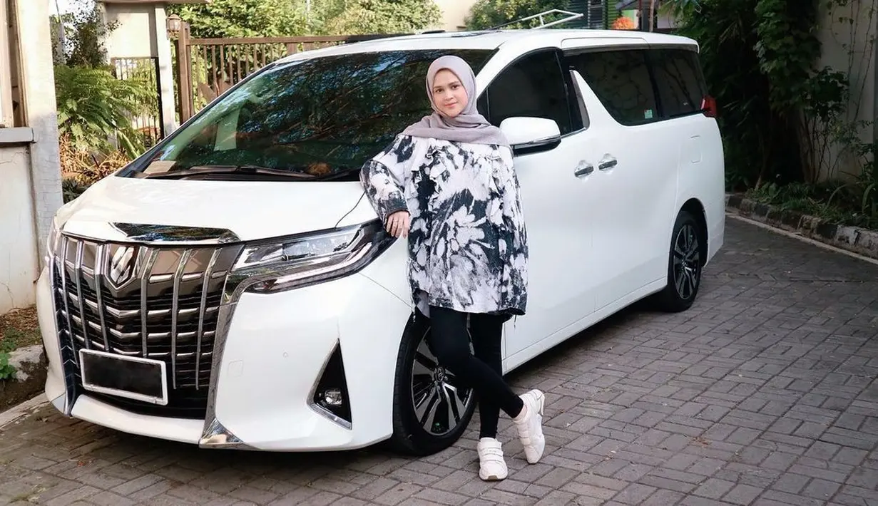 Kemudian ibu satu anak ini menceritakan pengalamannya menolak tawaran bermain film. Meskipun kala itu akan disiati dengan memakai dalaman hijab dan wig, namun Cut Meyriska tetap menolaknya.
 (Instagram/cutratumeyriska)