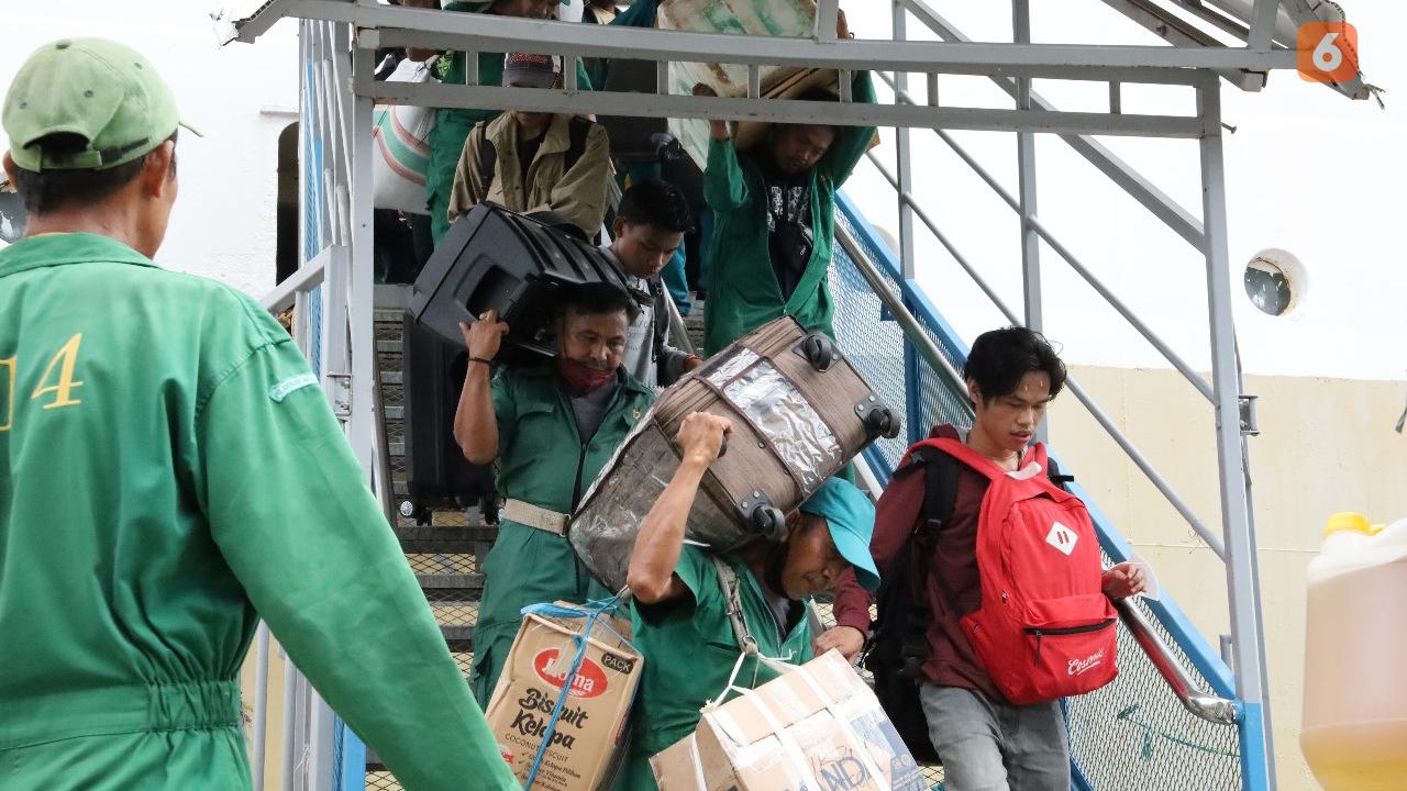 Penumpang kapal di di pelabuhan Makassar (Liputan6.com/Istimewa)