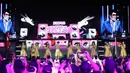 Penampilan kolaborasi JKT48 dengan Raja Dangdut Rhoma Irama pada hari pertama malam puncak pertama Konser Raya 31 Tahun Indosiar Luar Biasa di Studio 6 Emtek City, Daan Mogot, Jakarta Barat, pada Sabtu (10/1/2026) malam. Malam pertama Konser Raya 31 Tahun Indosiar Luar Biasa berlangsung meriah. (Kapanlagi.com/Budy Santoso)