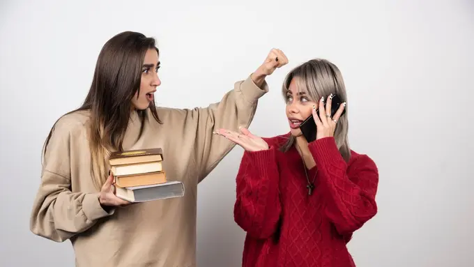 Hanya Ingin Terlihat Cerdas vs. Real Cerdas (Foto/Sumber: Freepik)