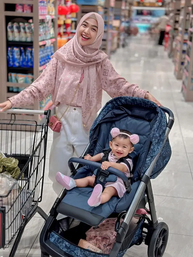Ria Ricis dan Baby Moana. (Foto: Dok. Instagram @riaricis1795)