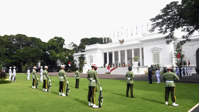FOTO: Presiden Jokowi Pimpin Upacara HUT ke-76 TNI di Istana Merdeka