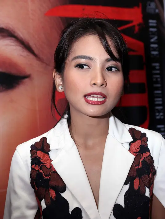 Acha Septriasa saat menghadiri gala premier film 'Midnight Show' (MS) digelar di XXI Epicentrum, Jakarta Selatan, Selasa (12/1/2016) malam.(Nurwahyunan/Bintang.com)