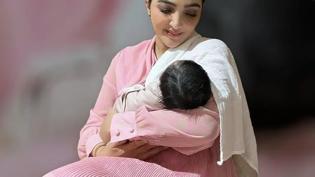 Resmi Jadi Nenek, Ashanty dan Krisdayanti Kompak Kenakan Pakaian Pink Saat Menunggu Aurel Hermansyah Melahirkan/(@ashanty_ash)