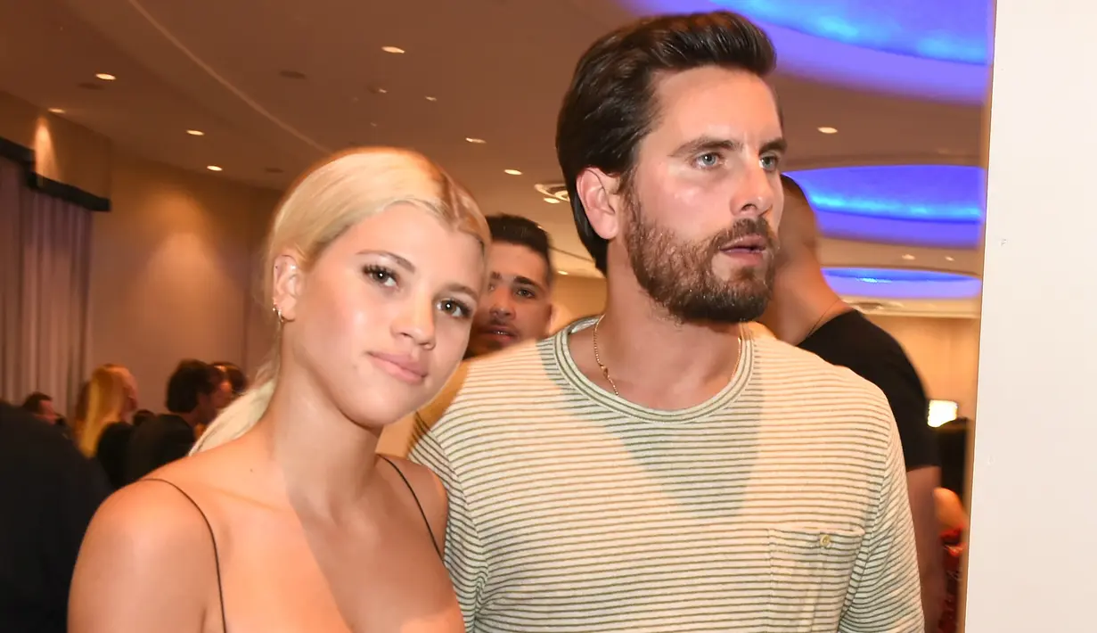 "Sofia akan pindah ke rumah Scott," ujar seorang sumber. (Page Six)