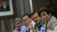 Menteri Susi Pudjiastuti mengaku telah menangkap 22 kapal penangkap ikan berukuran besar dari Tiongkok karena menyalahi aturan penangkapan ikan di perairan Indonesia, Senin (8/12/2014). (Liputan6.com/Herman Zakharia)