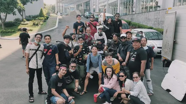 Segera Tamat, Ini 6 Potret Kebersamaan Pemain dan Kru Sinetron Badai Pasti Berlalu