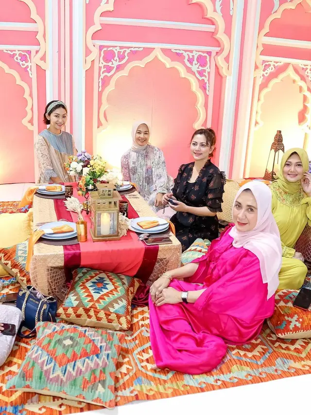 Cut Keke dan sederet artis 1990-an buka puasa bersama (Foto: Instagram/cutkeke_xavier)