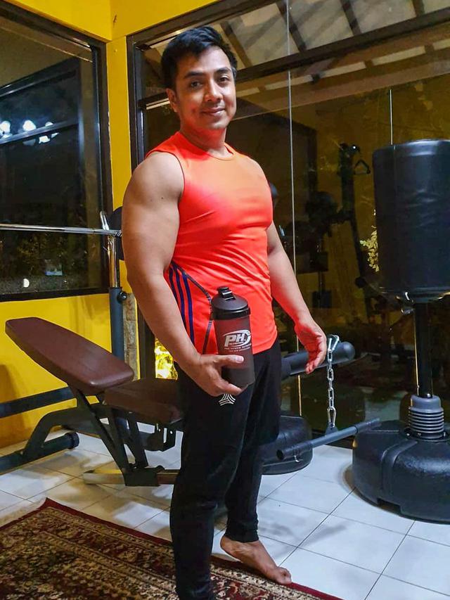 FOTO: Riza Muhammad, Ustad yang Berbadan Kekar