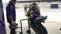 Pembalap Movistar Yamaha, Valentino Rossi menyambut baik niat pihak MotoGP untuk mengambil keputusan tegas dalam setiap insiden di lintasan balap. (Twiter/Yamaha Motor)