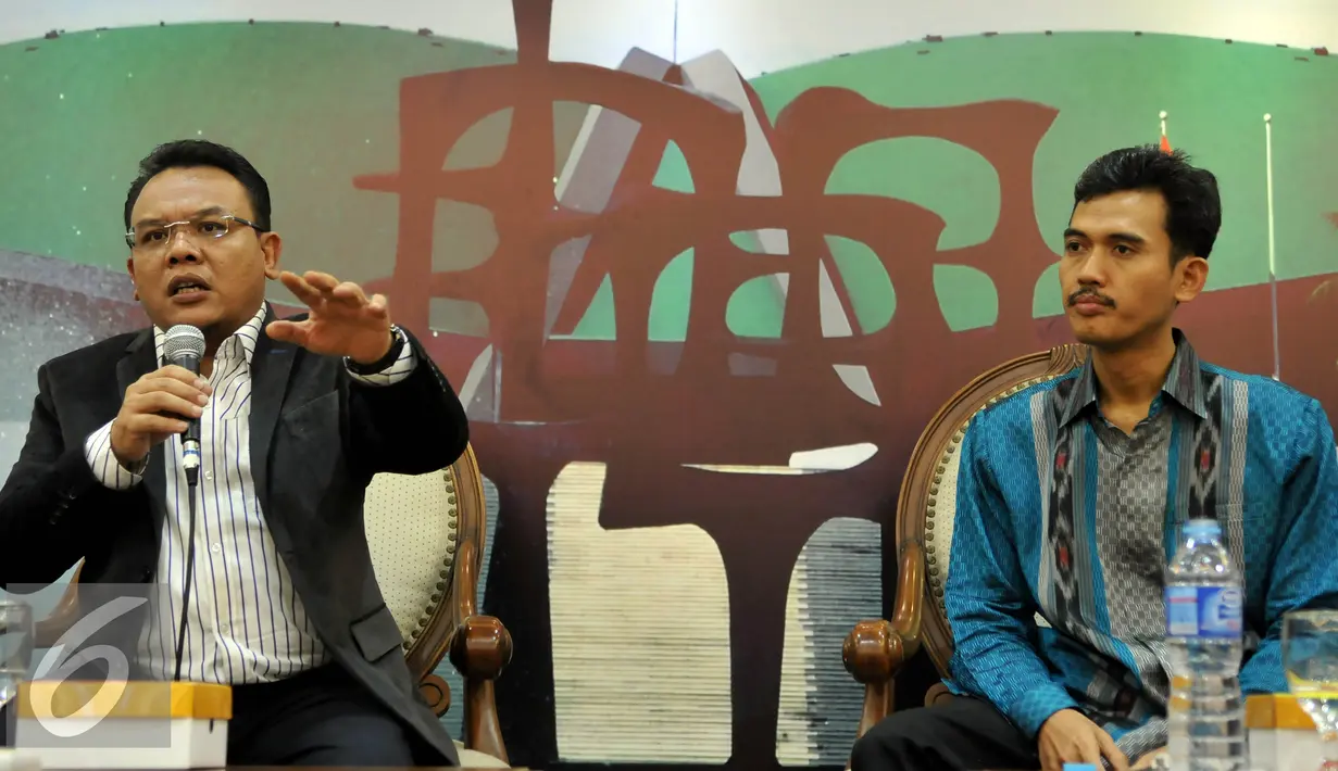 Ketua Komisi VIII DPR Saleh Partaonan Daulay (kiri) dan Ketua KPAI Asrorun Niam saat diskusi 'Kebiri dan Hukuman Mati', Jakarta, Kamis (12/5). Pemerintah mencanangkan hukuman kebiri pada Perppu perlindungan kejahatan seksual anak.(Liputan6.com/JohanTallo)