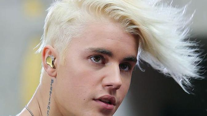 Justin Bieber Bicara Tentang Selena Gomez Cinta Baru Dan Agama Showbiz Liputan6 Com [ 379 x 673 Pixel ]