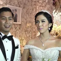 Nina Zatulini dan Chandra Tauphan sudah resmi menjadi sepasang suami istri. Mereka berdua juga sudah merencanakan liburan bulan madu ke Australia. Selain itu, ada hal lucu yang terjadi pada mereka pasca menikah. Seperti apa sih?
