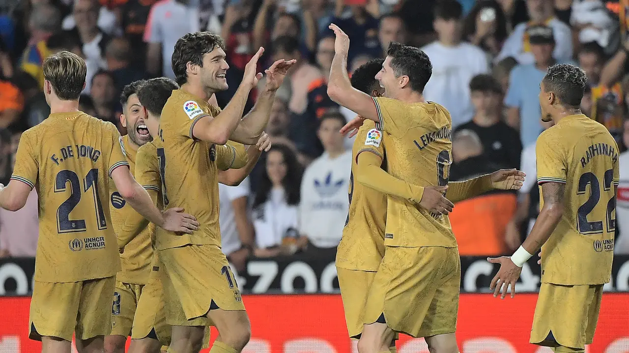 Foto: Momen Robert Lewandowski Bikin Gol di Injury Time ke Gawang Valencia