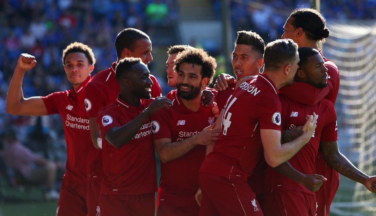 Selebrasi pemain Liverpool dari gol yang dicetak Wijnadum pada laga lanjutan Premier League yang berlangsung di Stadion Millenium, Cardiff, Minggu (21/4). Liverpool menang 2-0 atas Cardiff City. (AFP/Geoff Caddick)