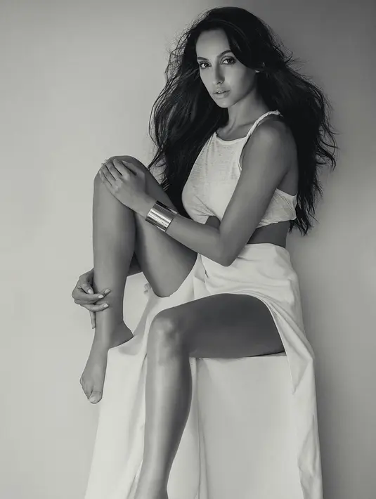 Tak hanya itu, Nora Fatehi juga kerap mengunggah foto saat berpose seksi. Tentu saja ia pun kerap mendapat pujian dari para penggemarnya. (Foto: instagram.com/norafatehi)