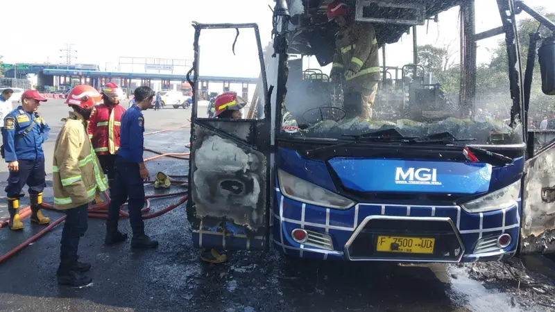 Bus MGI Bogor-Pelabuhan Ratu Terbakar