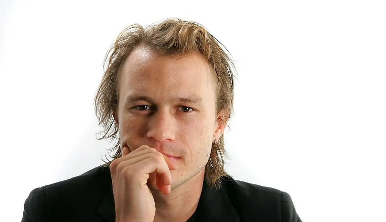 22 Januari 2008, Heath Ledger ditemukan tewas di apartamen karena overdosis narkoba. Ia sudah saat itu tengah dalam produksi film The Imaginarium of Dr. Parnassus. (CARLO ALLEGRI / GETTY IMAGES NORTH AMERICA / AFP)