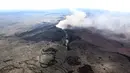 Abu vulkanik terlihat usai terjadinya letusan Gunung Kilaueaa di Hawaii, (3/5). Saat gunung meletus, juga terjadi gempa bumi berkekuatan 5.0 SR. (Survei Geologi AS via AP)