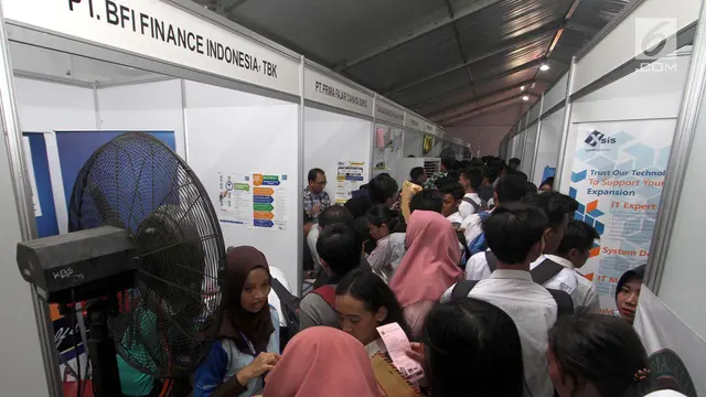 Cari Kerja, Ratusan Orang Serbu Job Fair Tangsel
