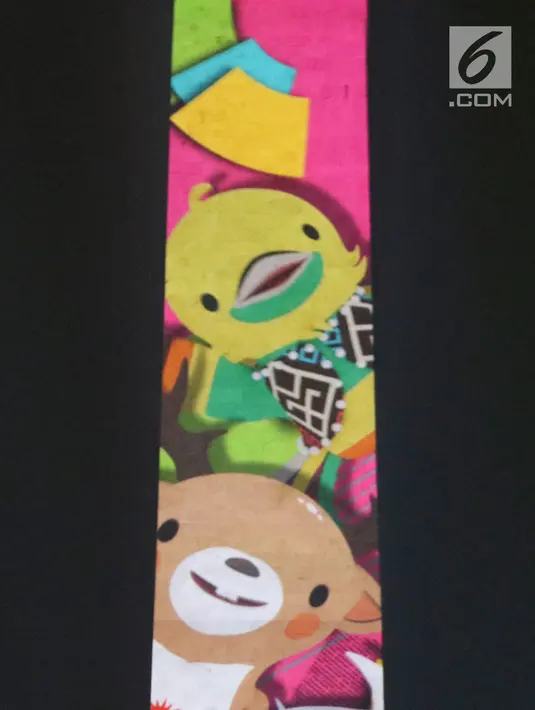 Video mapping maskot Asian Games 2018 menghiasi Tugu Monas, Jakarta, Senin (13/8). Video mapping ini menjadi daya tarik bagi masyarakat hingga wisatawan dalam memeriahkan Asian Games 2018. (Liputan6.com/Immanuel Antonius)