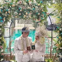 Momen Rey Mbayang Nyanyi Untuk Dinda Hauw. (Sumber: Instagram.com/natta_reza)