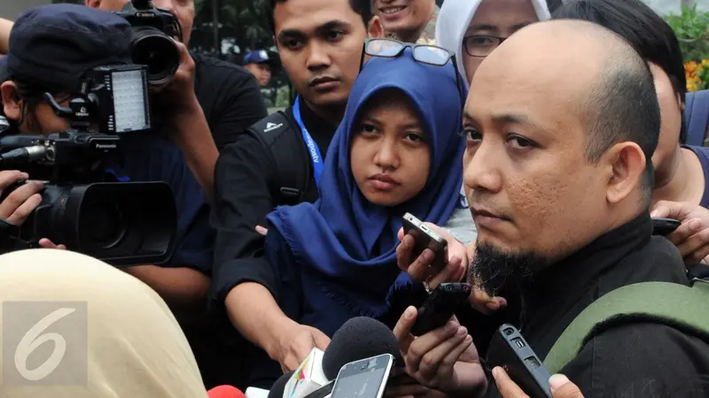 20151204-Batal Ditahan, Novel Baswedan Pulang ke Rumah Naik Motor-Jakarta