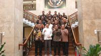 Jaksa Agung ST Burhanuddin bertemu dengan jajaran Grup Emtek di Kejaksaan Agung, Jakarta Selatan, Kamis (27/2/2020). (Liputan6.com/ Nanda Perdana Putra)