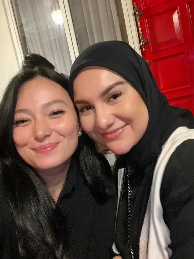 7 Momen Persahabatan Keluarga Irish Bella dan Asmirandah, Kompak Banget