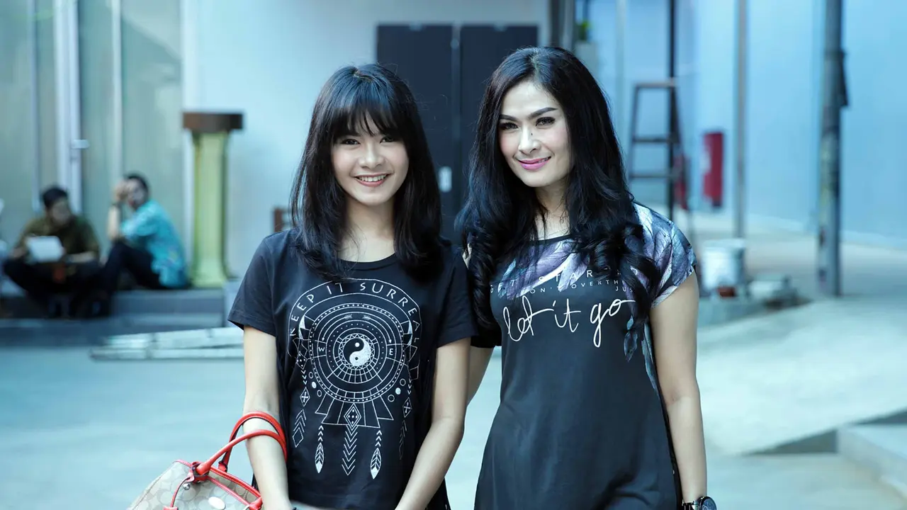 Iis Dahlia dan putrinya, Shalsadilla Juwita