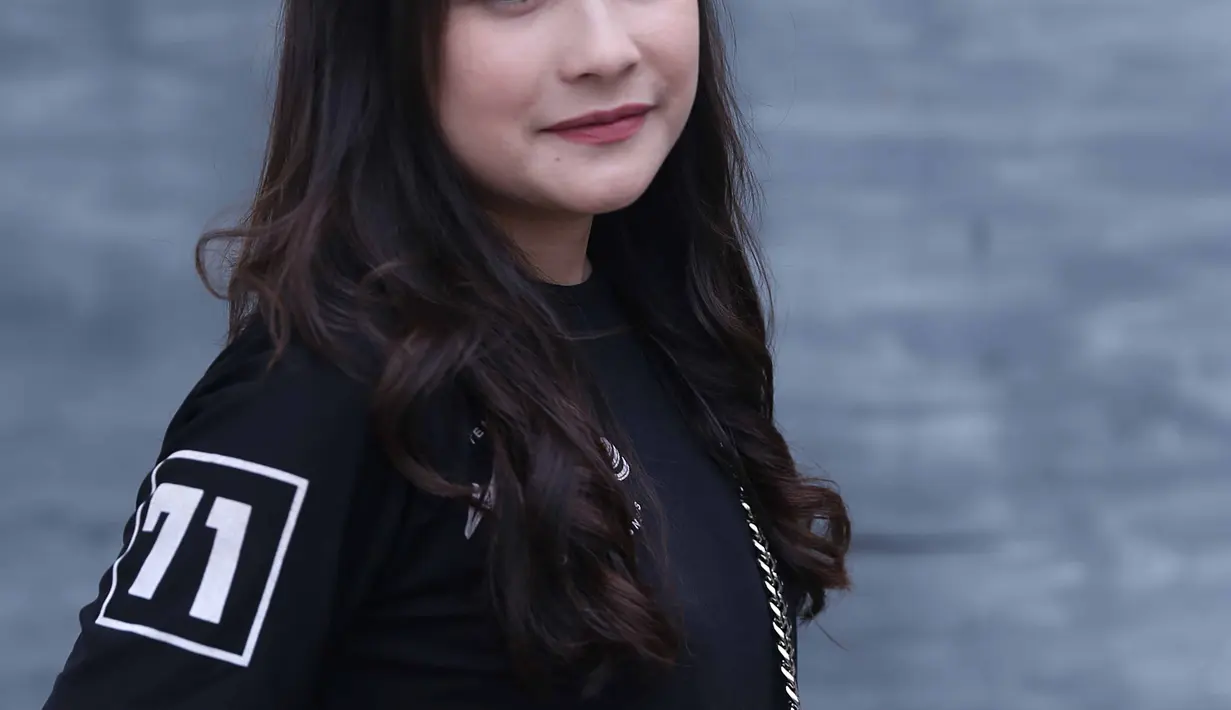 Bintang sinetron Ganteng Ganteng Serigala itu juga mengaku deg-degan. Karena biasanya berduet dengan yang seumuran. Ditambah lagi ini pertemuan pertamanya dengan Paramitha. Tapi, ia berharap duetnya bisa berjalan lancar. (Nurwahyunan/Bintang.com)