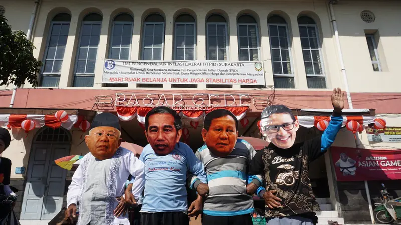 Topeng Jokowi dan Prabowo di Solo