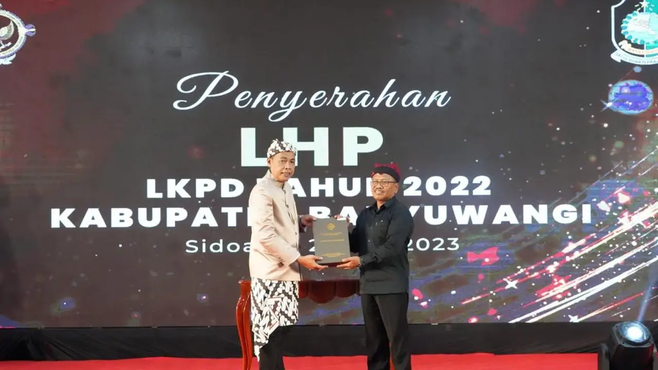 Wakil Bupati Banyuwangi Sugirah menerima Opini WTP yang ke 11 kalinya di kantor Perwakilan BPK  Jawa Timur ( Istimewa)