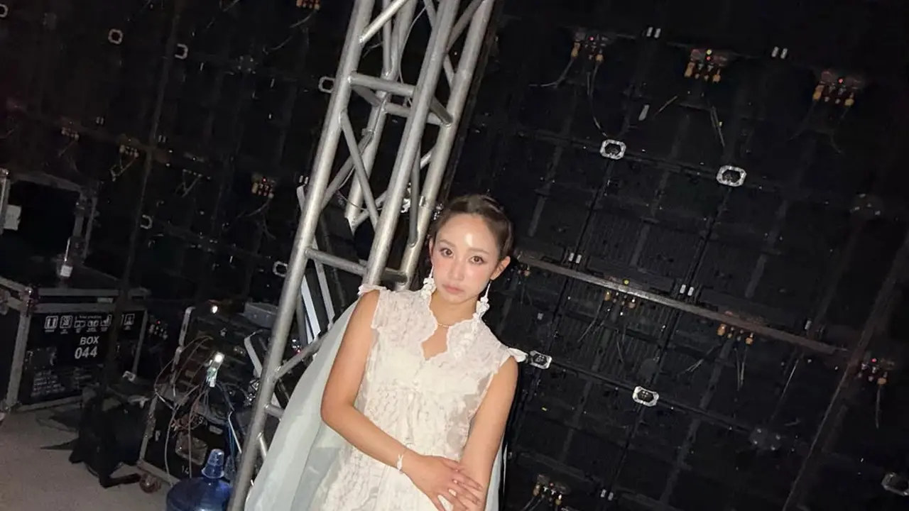 Dita Karang Debut Solo di Jakarta Fashion Week 2026, Tampil dalam Busana Ramah Lingkungan Bertema Laut dari Sejauh Mata Memandang