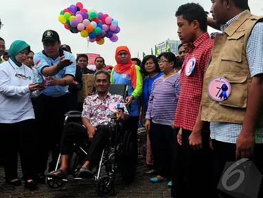 Ahok dan Mensos Khofifah saat acara peringatan Hari Kesetiakawanan Sosial Nasional, Jakarta, Sabtu (13/12/2014). (Liputan6.com/Johan Tallo)