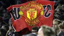 Fans Manchester United membentangkan banner saat timnya melawan Manchester City pada laga International Champions Club di NRG Stadium, Houston, (20/7/2017).MU menang 2-0. (AP/David J. Phillip)