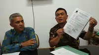 Wali Kota Cirebon sampai datang ke kantor anak buahnya untuk membela mereka yang dituding menyembunyikan sesuatu oleh Kemendagri. (Liputan6.com/Panji Prayitno)