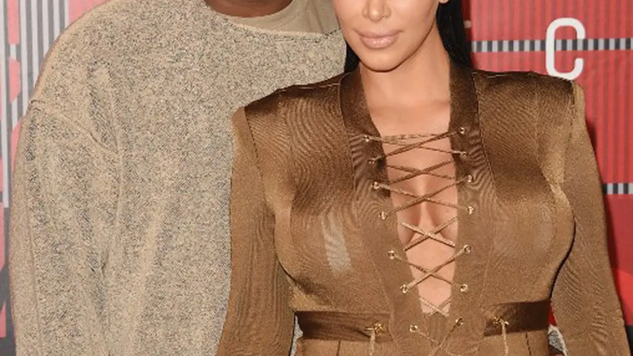 [Bintang] Kanye West - Kim Kardashian