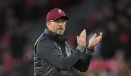 Namun usaha mereka mendapat penolakan halus dari Klopp. Pelatih Liverpool tersebut masih berniat meneruskan karier nya bersama Liverpool hingga 2022. (AFP/Oli Scarff)